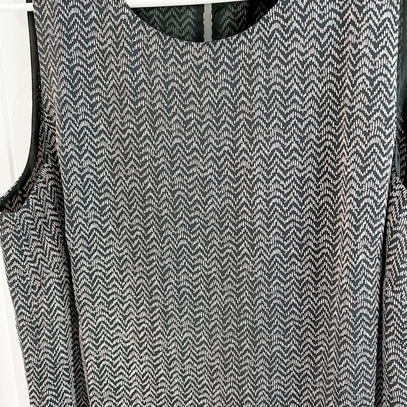Loft Black and Gray Zig Zag Tank Top Blouse Size Medium - Picture 4 of 8
